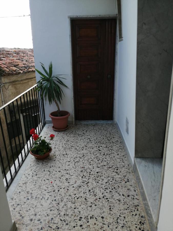 I Trecento Hotel Padula Bagian luar foto